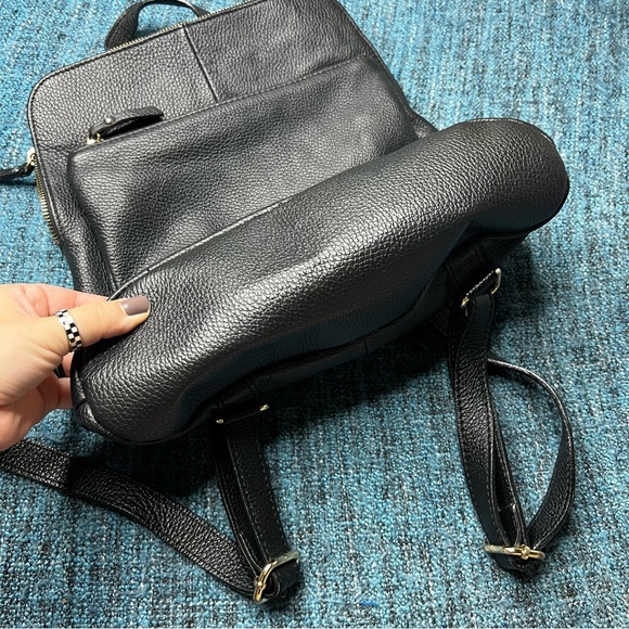 L.Credi Pebbled Leather Convertible Backpack in Black Made in Italy - Picture 4 of 6